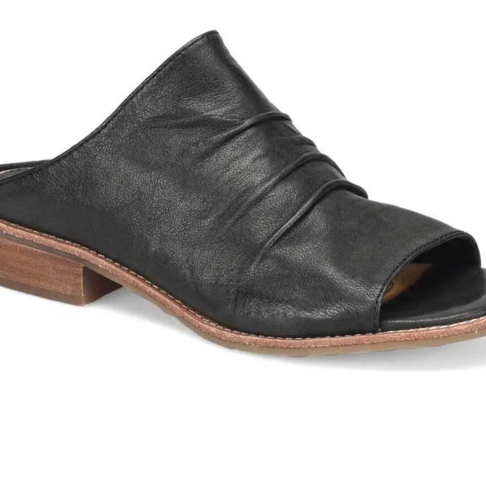 Sofft, the Netta Leather Stack Heel Peep Toe Sandals Black 6